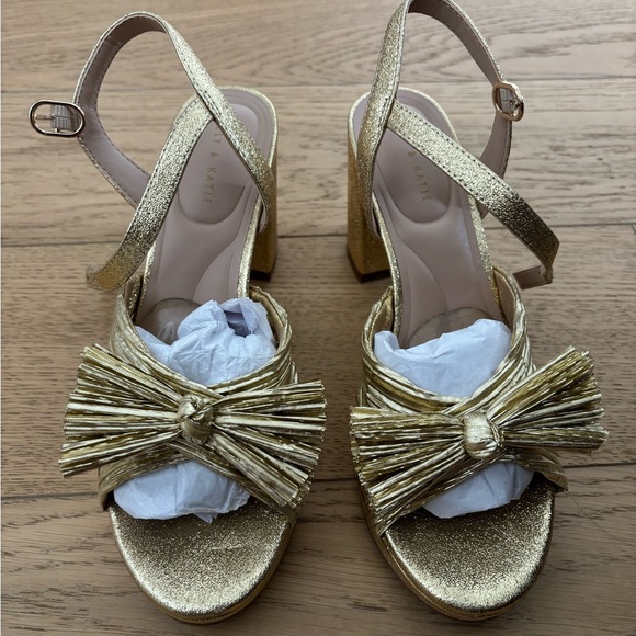 Kelly & Katie Gold Heather Sandal - Picture 3 of 4